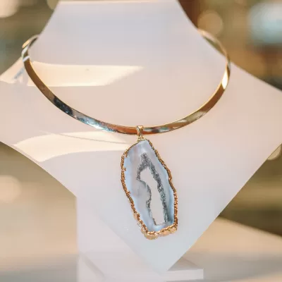 Colar Folheado Ouro 18k e Geodo de &Aacute;gata 