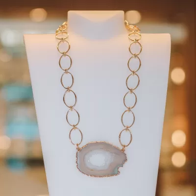 Colar Folheado Ouro 18k e Geodo de &Aacute;gata 